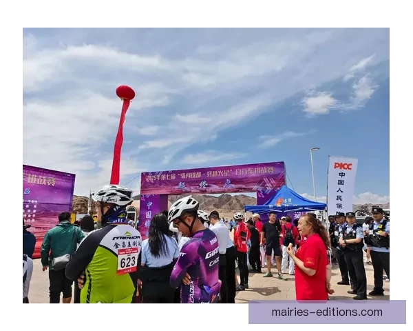 穿越险峰：山地车公开赛再掀热潮