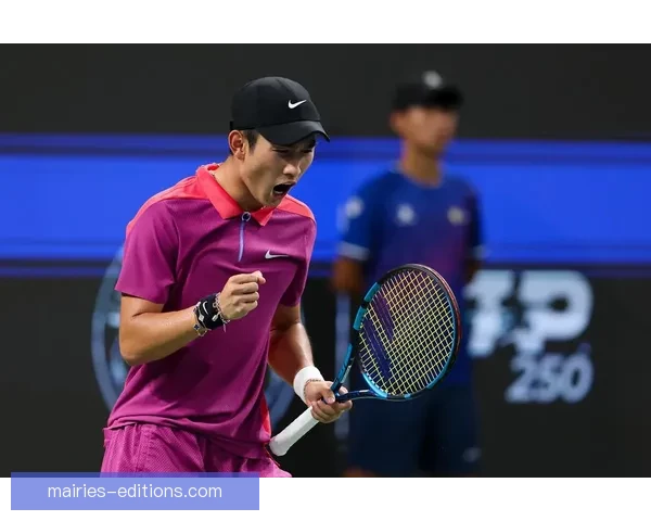 网球赛事：新晋冠军登顶，全力备战世界巡回赛